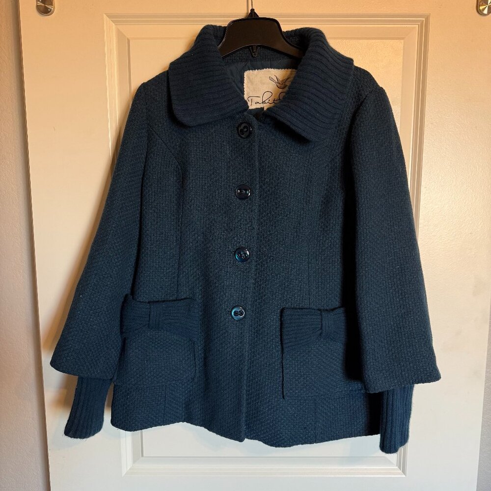 Woman's jacket with bow pockets